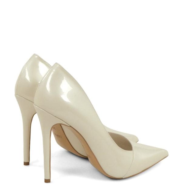 GASSU HAILEY – Szpilki ecru z perłowej skóry - po skosie