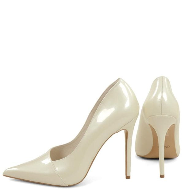 GASSU HAILEY – Szpilki ecru z perłowej skóry - z tyłu