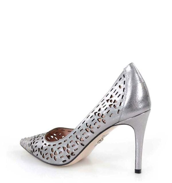 Ażurowe srebrne szpilki - po skosie