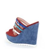 Victoria Gotti Czerwone klapki na jeansowym koturnie Savona - po skosie