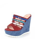 Victoria Gotti Czerwone klapki na jeansowym koturnie Savona - po skosie