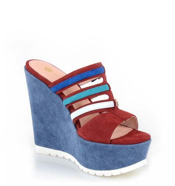 Victoria Gotti Czerwone klapki na jeansowym koturnie Savona - po skosie