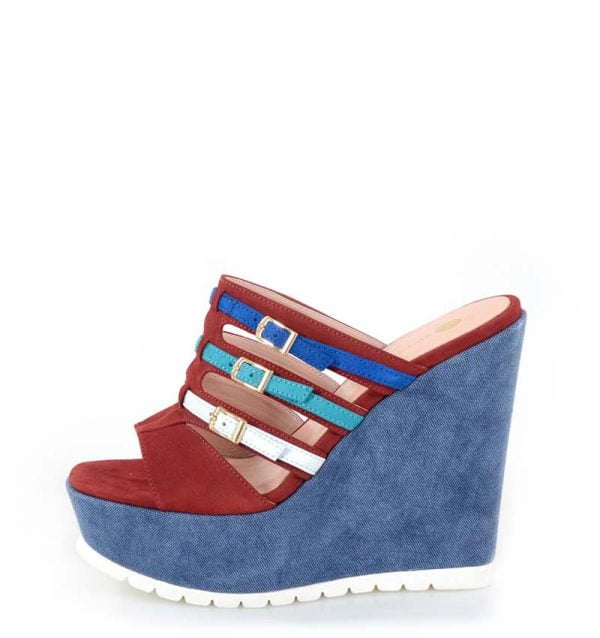 Victoria Gotti Czerwone klapki na jeansowym koturnie Savona - bokiem