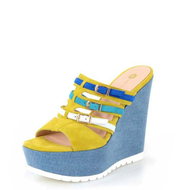 Victoria Gotti żółte klapki na jeansowym koturnie Savona - po skosie