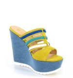 Victoria Gotti żółte klapki na jeansowym koturnie Savona - po skosie