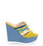 Victoria Gotti żółte klapki na jeansowym koturnie Savona - bokiem