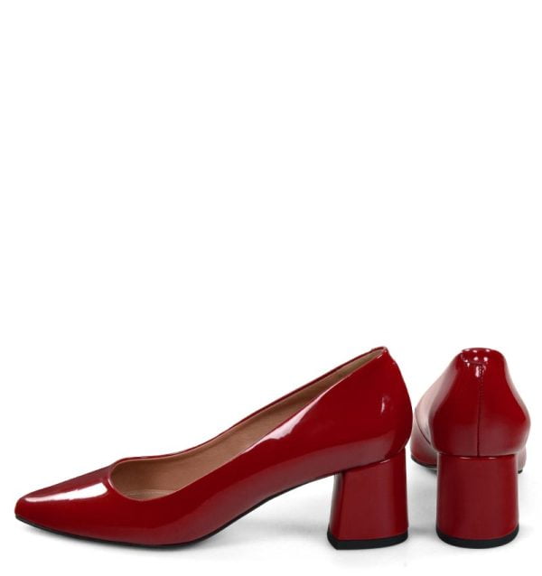 ADEL czółenka czerwone lakierowane na niskim obcasie - z tyłu
