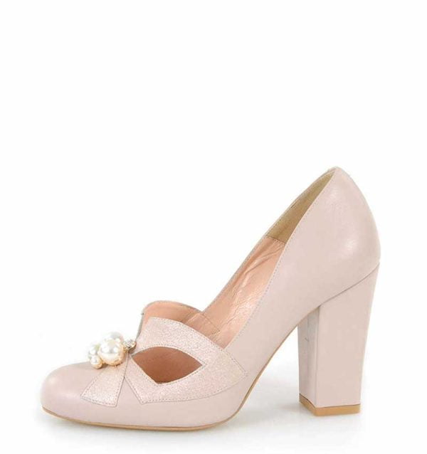 Czółenka Victoria Gotti pudrowy róż z perełkami - bokiem