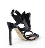 Victoria Gotti czarne szpilki z paskiem na pięcie - po skosie