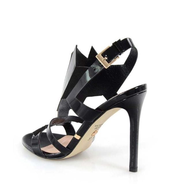 Victoria Gotti czarne szpilki z paskiem na pięcie - po skosie