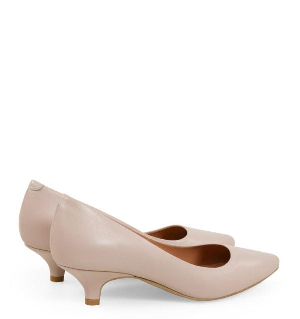 MICHELLE od GASSU Czółenka na niskiej szpilce w odcieniu pudrowego różu - po skosie