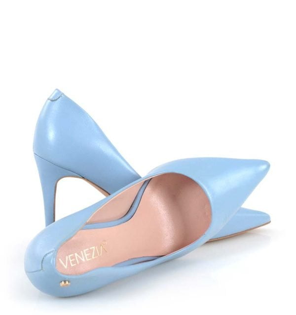 Błękitne szpilki licowe - z przodu