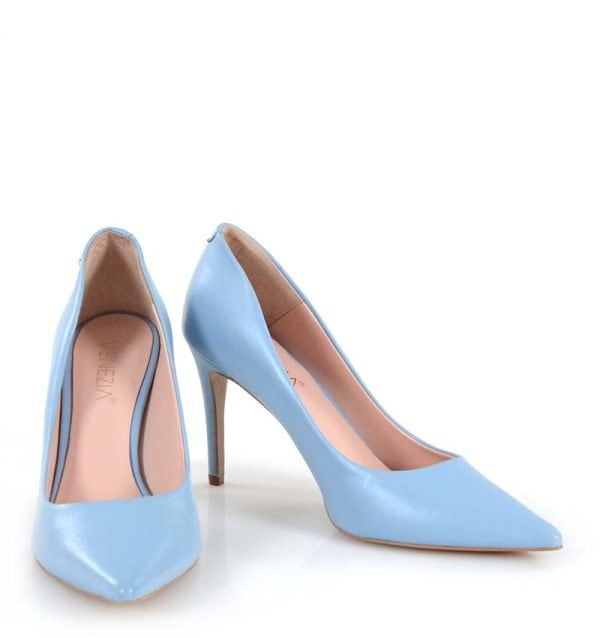 Błękitne szpilki licowe - z przodu