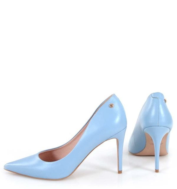 Błękitne szpilki licowe - z tyłu