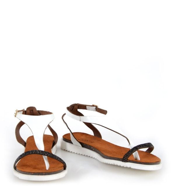 Sandałki skórzane na płaskim japonki - z przodu