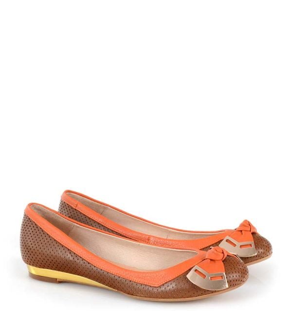 Brązowe czółenka na płaskim obcasie małym koturnie - po skosie