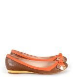 Brązowe czółenka na płaskim obcasie małym koturnie - bokiem