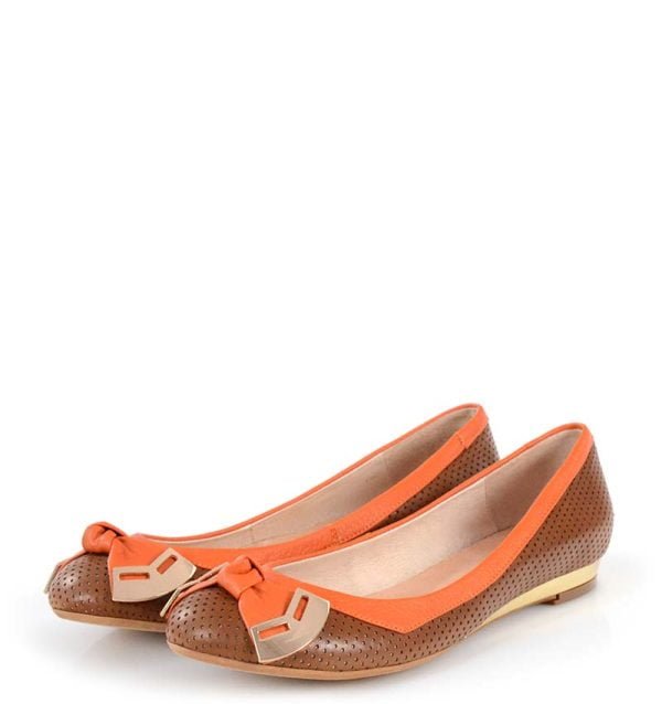 Brązowe czółenka na płaskim obcasie małym koturnie - po skosie