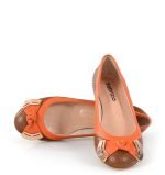 Brązowe czółenka na płaskim obcasie małym koturnie - z przodu