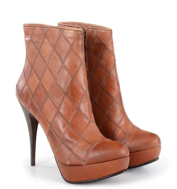 jasnobrązowe botki za kostkę - po skosie