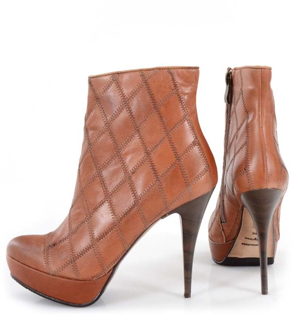 jasnobrązowe botki za kostkę - z tyłu