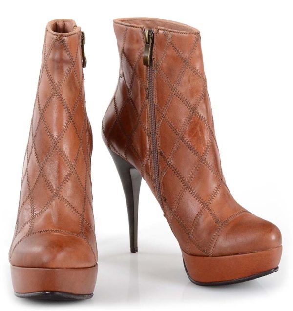 jasnobrązowe botki za kostkę - z przodu