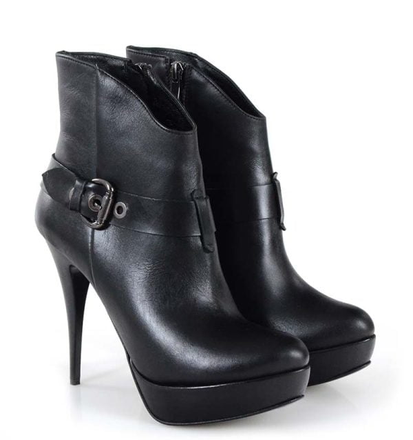 czarne botki na platformie i wysokim obcasie skórzane - po skosie