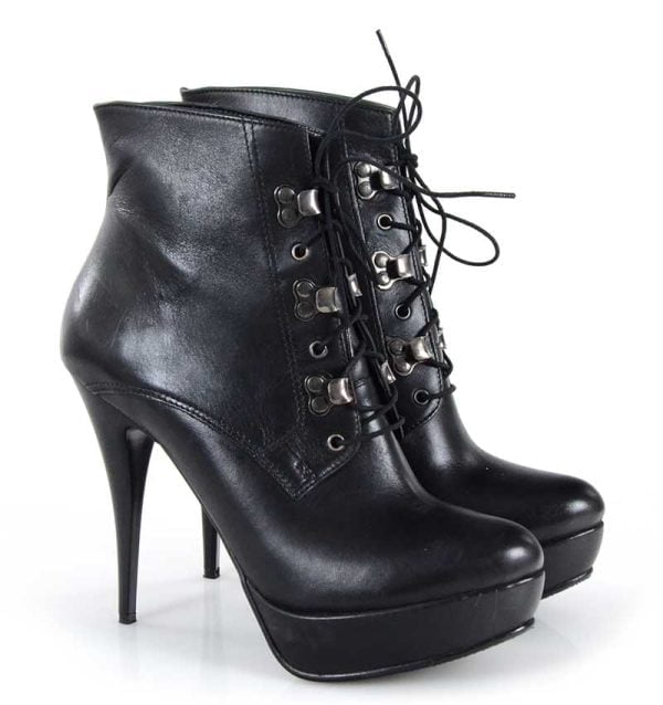 czarne botki na platformie i wysokim obcasie skórzane - po skosie