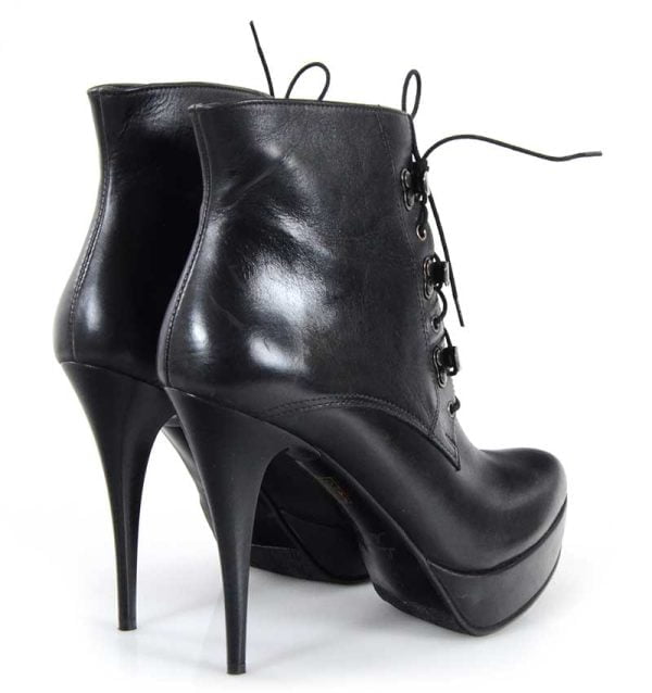 czarne botki na platformie i wysokim obcasie skórzane - po skosie