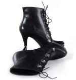 czarne botki na platformie i wysokim obcasie skórzane - bokiem