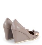 czółenka brązowe na koturnie - po skosie