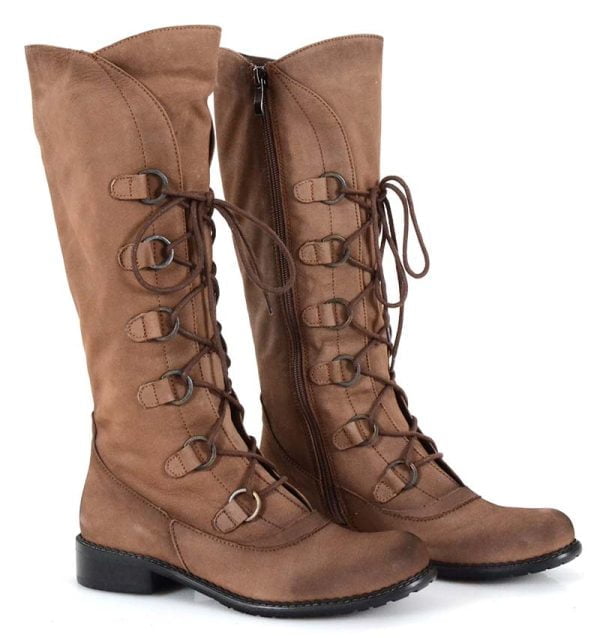 Kozaki sznurowane na płaskim obcasie - po skosie