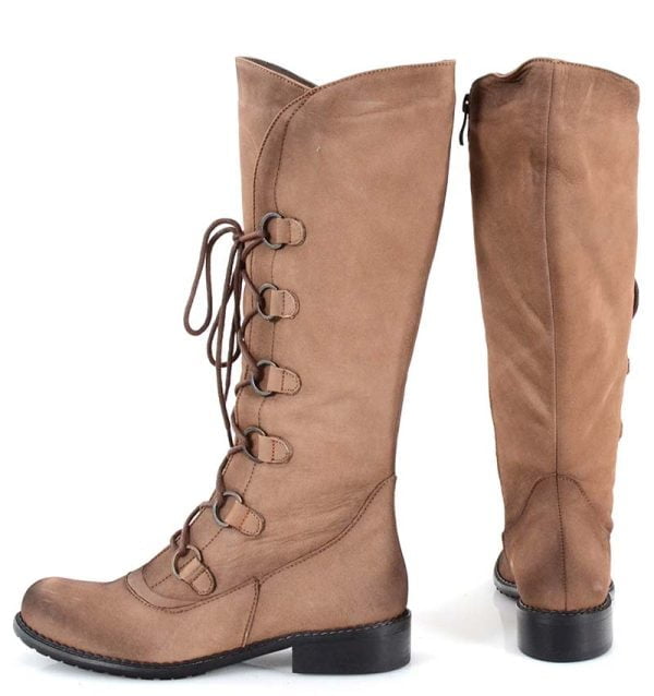 Kozaki sznurowane na płaskim obcasie - z tyłu