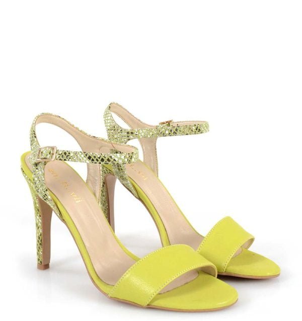 żółte sandałki na obcasie - po skosie