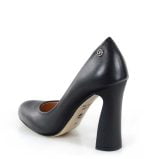 Czarne czółenka na słupku ze skóry licowej - po skosie