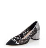 Ażurowe czarne czółenka na srebrnym słupku - po skosie