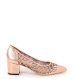 Różowe czółenka na niskim obcasie - bokiem