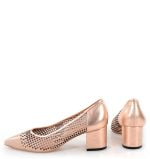 Różowe czółenka na niskim obcasie - z tyłu