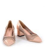 Różowe czółenka na niskim obcasie - z przodu