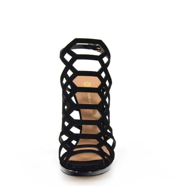 Czarne szpilki Parla to sandałki z wysoką cholewką - z przodu