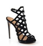 Czarne szpilki Parla to sandałki z wysoką cholewką - po skosie