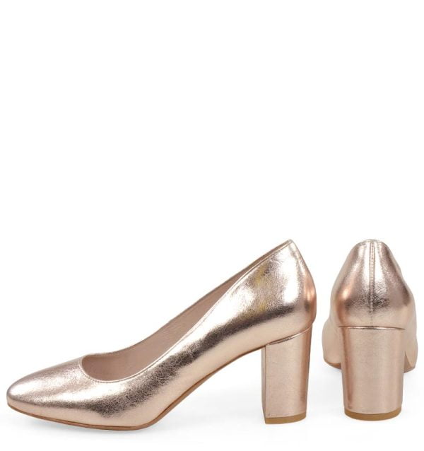 Czółenka na słupku NORMA w kolorze rose gold - z tyłu