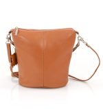 Brązowa listonoszka skórzana na owalnym spodzie - z przodu