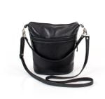 torebka damska, listonoszka, w kolorze czarnym - z tyłu