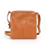 Torebka damska, listonoszka w kolorze brązowym - z przodu