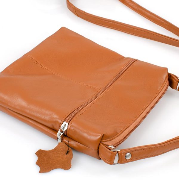 Torebka damska, listonoszka w kolorze brązowym - z tyłu