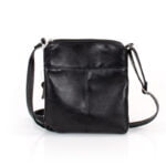 Czarna listonoszka skórzana - z przodu