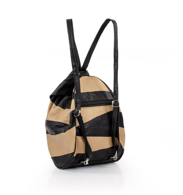 Plecak beżowo czarny 3 Plecak damski w paski beżowo czarne - z tyłu