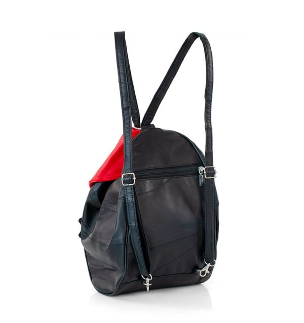 Plecak damski czarno-czerwony skórzany - z tyłu