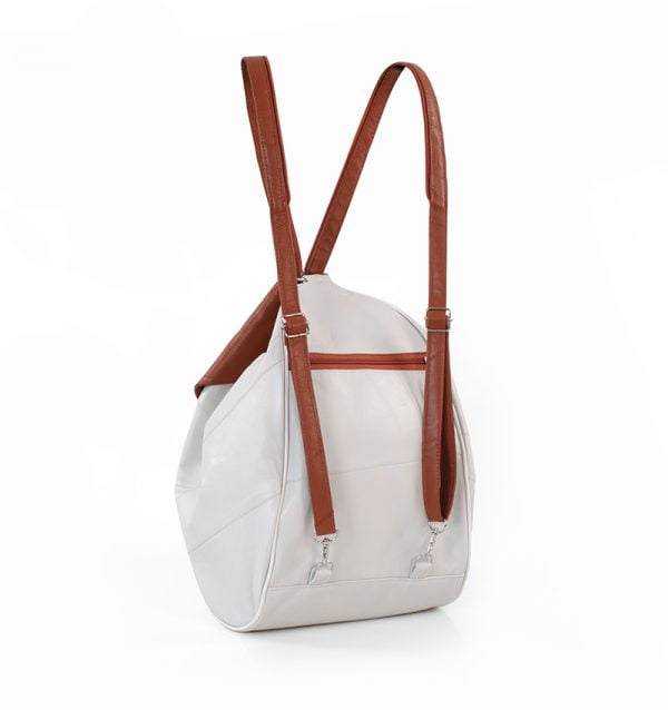 Plecak damski biały z brązowym akcentem skórzany - z tyłu